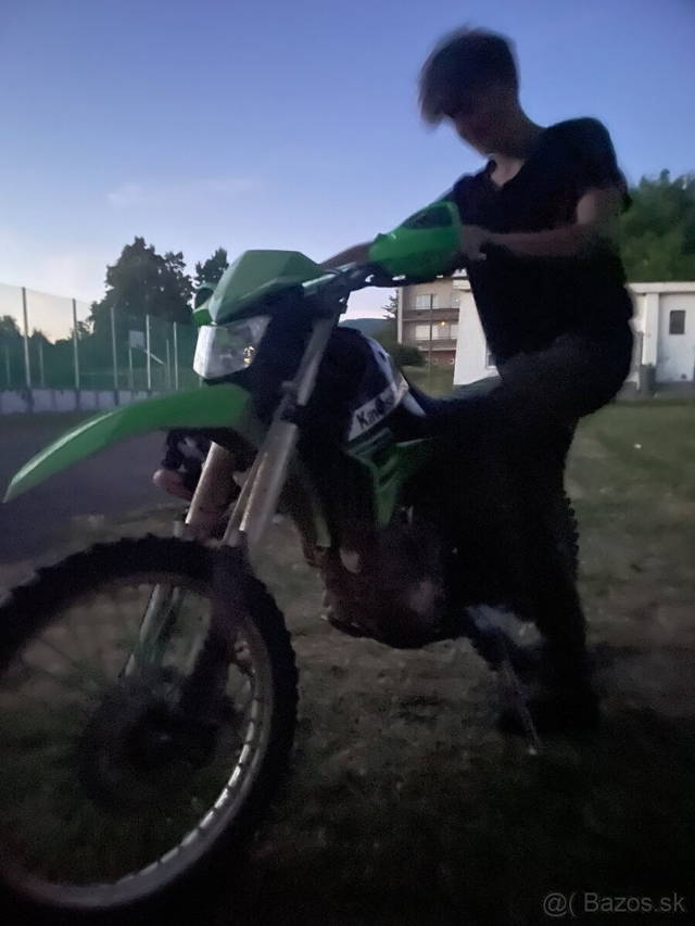 KAWASAKI KXL 250 aj s tymto pánom.