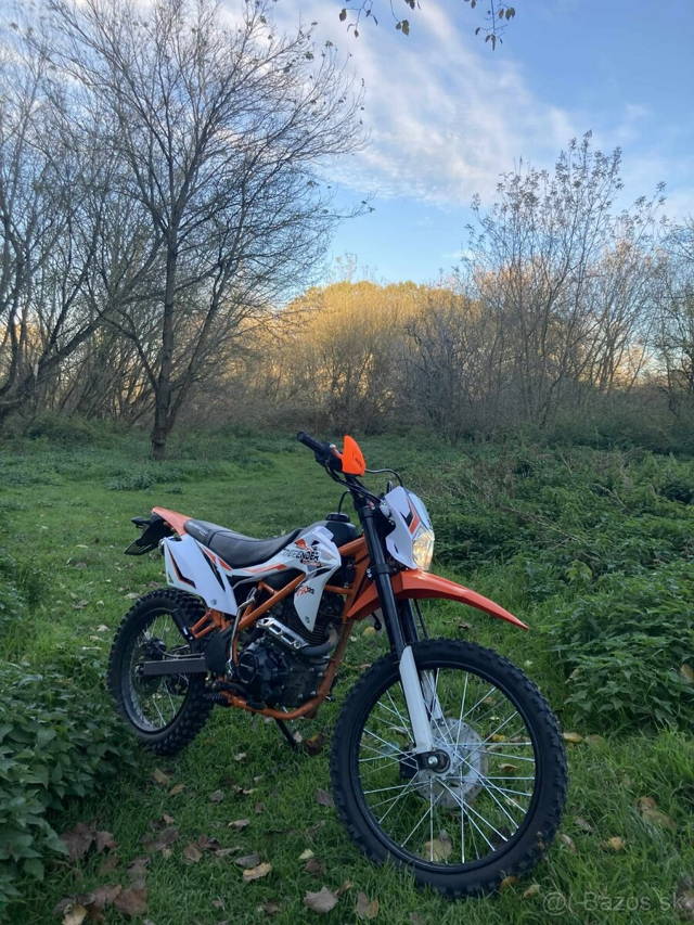 Mikilon Defender 250RR