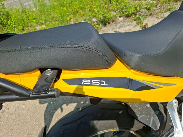 Benelli TRK 251