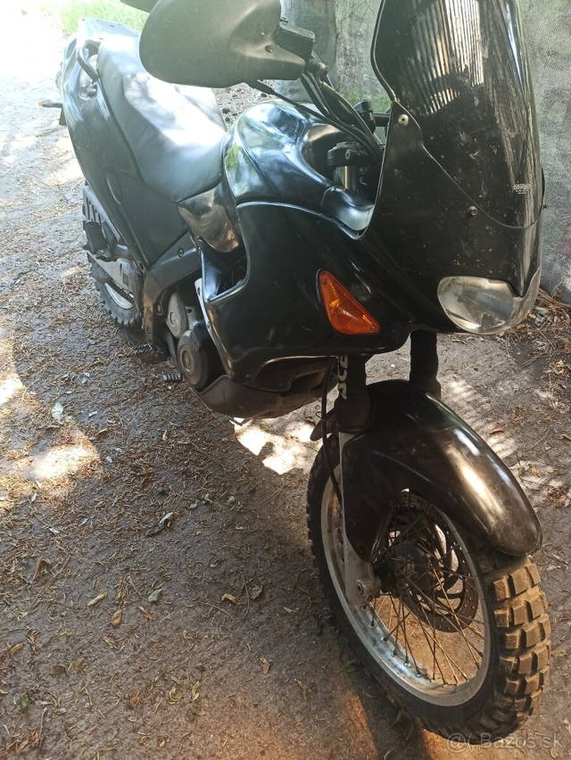 predam Apriliu Pegaso 650ie rv. 2003 s tp+spz