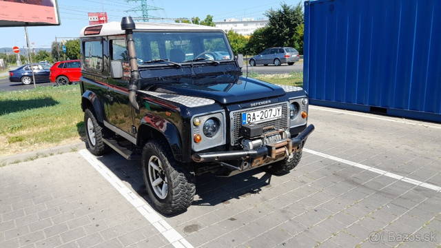 Land Rover Defender 2.5 D 90 kw M5 1.maj 156000km SR