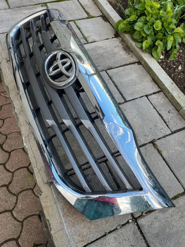 Toyota hilux maska