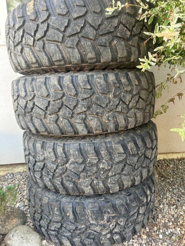Stt cooper discoverer pro 285/70 r17