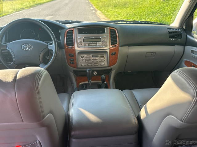 Predam Toyota Land Cruiser 100 V8 4,7