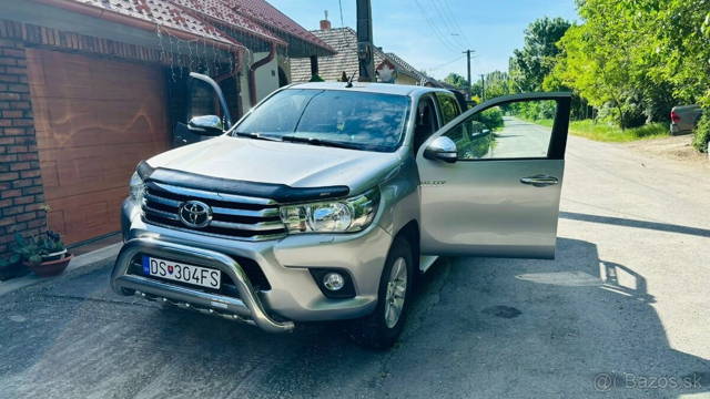 Toyota Hilux 2,4D 4D 11 kW Manual 6st