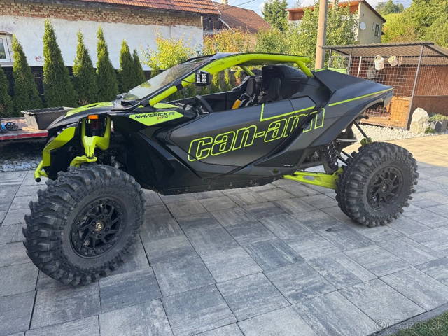 Can Am Maverick R