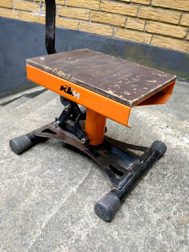 KTM stojan