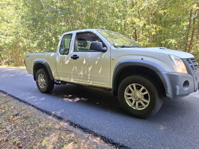 ISUZU D MAX 2,5 TD 4X4 100KW ŤAŽNÉ 3000 KG